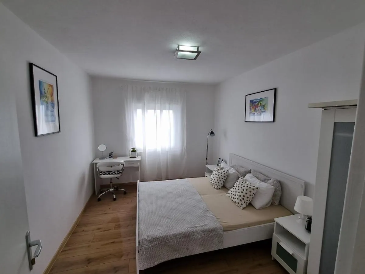 Apartmani Mali Selce 0*,  Horvátország