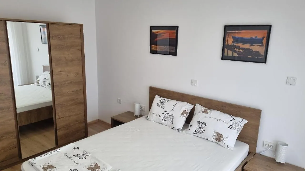 Apartmani Mali Selce 0*,