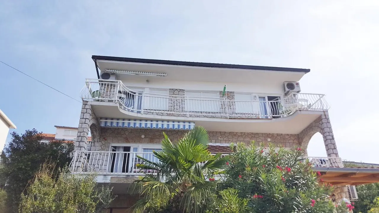Apartmani Mali Selce 0*,