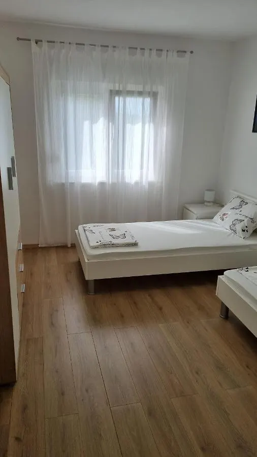 Apartmani Mali Selce 0*,  Croatia