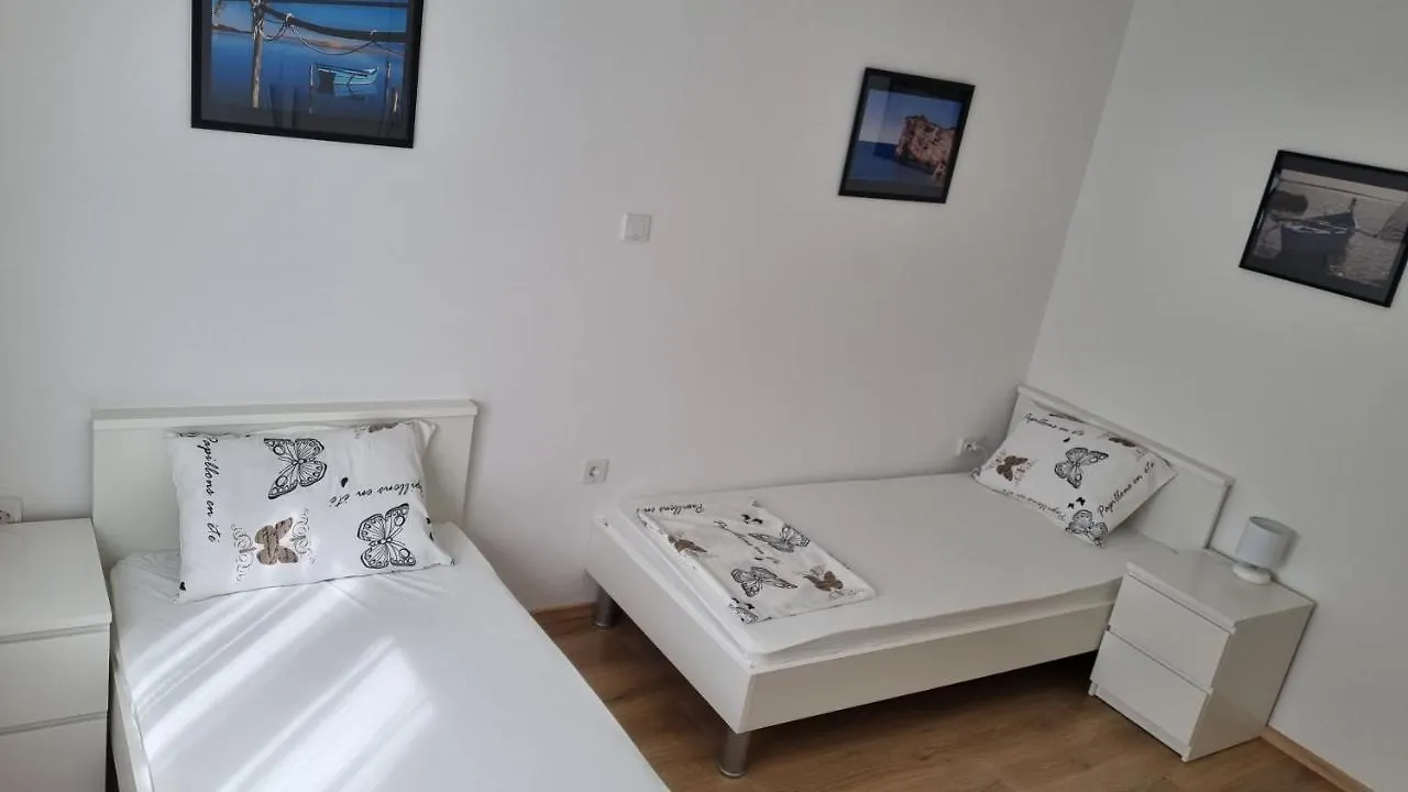 Apartment Apartmani Mali Selce Croatia