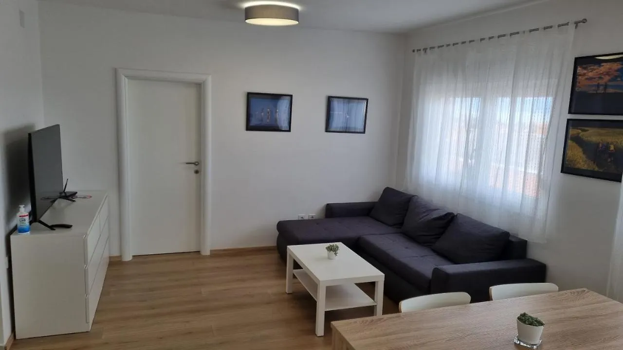 Apartmani Mali Selce 0*,  Croatia